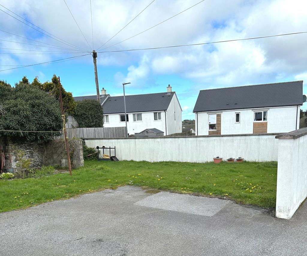 Lot: 69 - FREEHOLD RESIDENTIAL INVESTMENT WITH DEVELOPMENT POTENTIAL -